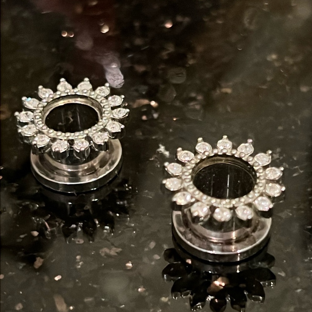 Faux diamond gauges